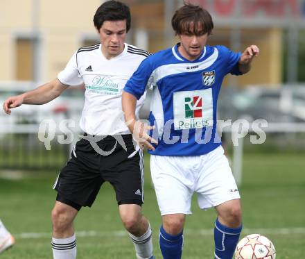 Fussball Kaerntner Liga. Eberndorf gegen WAC/St. Andrae Amateure. Andreas Janz (Eberndorf), Mario Egger (WAC). Eberndorf, am 12.5.2012.
Foto: Kuess
---
pressefotos, pressefotografie, kuess, qs, qspictures, sport, bild, bilder, bilddatenbank