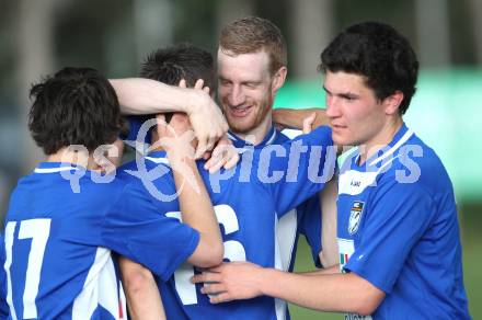 Fussball Kaerntner Liga. Eberndorf gegen WAC/St. Andrae Amateure. Torjubel Hrvoje Jakovljevic, Daniel Oberlaender (WAC). Eberndorf, am 12.5.2012.
Foto: Kuess
---
pressefotos, pressefotografie, kuess, qs, qspictures, sport, bild, bilder, bilddatenbank