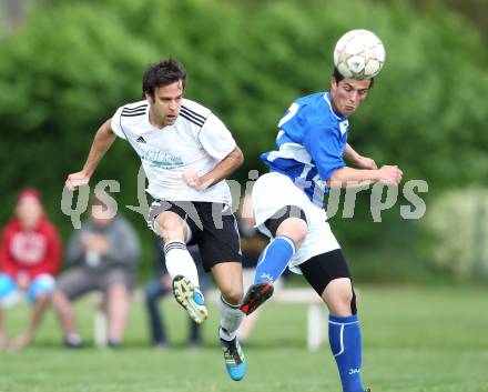 Fussball Kaerntner Liga. Eberndorf gegen WAC/St. Andrae Amateure. Ernst Golautschnig (Eberndorf), Lukas Riegler (WAC). Eberndorf, am 12.5.2012.
Foto: Kuess
---
pressefotos, pressefotografie, kuess, qs, qspictures, sport, bild, bilder, bilddatenbank