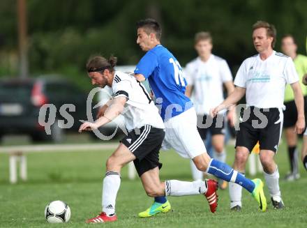 Fussball Kaerntner Liga. Eberndorf gegen WAC/St. Andrae Amateure. Marijan Petek (Eberndorf), Hrvoje Jakovljevic (WAC). Eberndorf, am 12.5.2012.
Foto: Kuess
---
pressefotos, pressefotografie, kuess, qs, qspictures, sport, bild, bilder, bilddatenbank