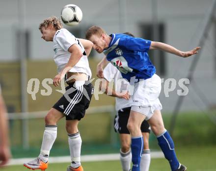 Fussball Kaerntner Liga. Eberndorf gegen WAC/St. Andrae Amateure. Manuel Krainz (Eberndorf), Daniel Oberlaender (WAC). Eberndorf, am 12.5.2012.
Foto: Kuess
---
pressefotos, pressefotografie, kuess, qs, qspictures, sport, bild, bilder, bilddatenbank