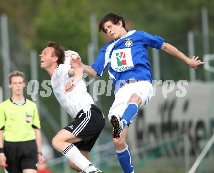 Fussball Kaerntner Liga. Eberndorf gegen WAC/St. Andrae Amateure. Samo Vidovic (Eberndorf), Angelo Darmann (WAC). Eberndorf, am 12.5.2012.
Foto: Kuess
---
pressefotos, pressefotografie, kuess, qs, qspictures, sport, bild, bilder, bilddatenbank