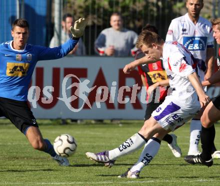 Fussball Regionalliga. SAK gegen LASK Amateure. Darijo Biscan, (SAK), Pavao Pervan (LASK). Klagenfurt, 15.5.2012.
Foto: Kuess
---
pressefotos, pressefotografie, kuess, qs, qspictures, sport, bild, bilder, bilddatenbank