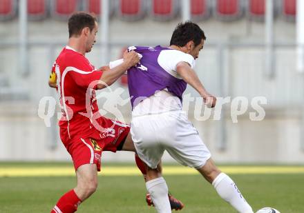 Fussball Regionalliga. SK Austria Klagenfurt gegen Gleinstaetten. Almedin Hota,  (Austria Klagenfurt), Kevin Hutter (Gleinstaetten).  Klagenfurt, 15.5.2012
Foto: Kuess

---
pressefotos, pressefotografie, kuess, qs, qspictures, sport, bild, bilder, bilddatenbank