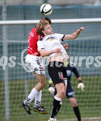 Fussball Kaerntner Liga. SVG Bleiburg gegen Feldkirchen SV. Christian Stoisser (Bleiburg), David Hebenstreit  (Feldkirchen). Bleiburg, am 5.5.2012.
Foto: Kuess
---
pressefotos, pressefotografie, kuess, qs, qspictures, sport, bild, bilder, bilddatenbank