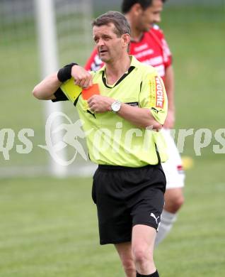 Fussball Kaerntner Liga. SVG Bleiburg gegen Feldkirchen SV. Schiedsrichter Martin Hambaumer. Rote Karte.. Bleiburg, am 5.5.2012.
Foto: Kuess
---
pressefotos, pressefotografie, kuess, qs, qspictures, sport, bild, bilder, bilddatenbank