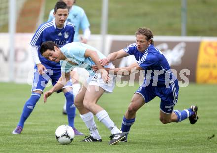 Fussball Kaerntner Liga. St. Veit gegen Treibach. Sebastian Hertelt, (St. Veit), Gunther Stoxreiter (Treibach). St. Veit, am 16.5.2012.
Foto: Kuess
---
pressefotos, pressefotografie, kuess, qs, qspictures, sport, bild, bilder, bilddatenbank
