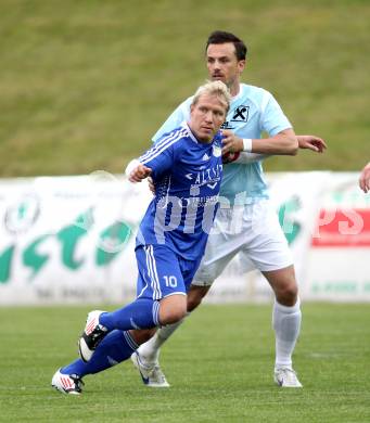 Fussball Kaerntner Liga. St. Veit gegen Treibach. Bernhard Kitz, (St. Veit), Alexander Lessnigg (Treibach). St. Veit, am 16.5.2012.
Foto: Kuess
---
pressefotos, pressefotografie, kuess, qs, qspictures, sport, bild, bilder, bilddatenbank