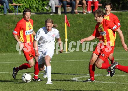 Fussball. Kaerntner Liga. Atus Ferlach gegen ATSV Wolfsberg. Alen Rajkovic, (Ferlach), Michael Huebler, Florian Rabensteiner (Wolfsberg). Ferlach, 17.5.2012.
Foto. Kuess
---
pressefotos, pressefotografie, kuess, qs, qspictures, sport, bild, bilder, bilddatenbank