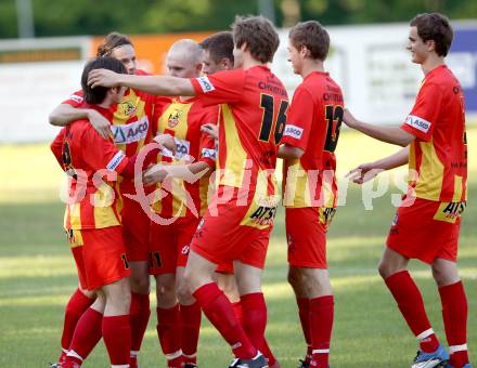 Fussball. Kaerntner Liga. Atus Ferlach gegen ATSV Wolfsberg. Torjubel Wolfsberg. Ferlach, 17.5.2012.
Foto. Kuess
---
pressefotos, pressefotografie, kuess, qs, qspictures, sport, bild, bilder, bilddatenbank