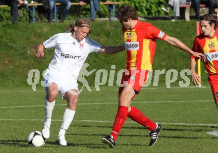 Fussball. Kaerntner Liga. Atus Ferlach gegen ATSV Wolfsberg. Alen Rajkovic,   (Ferlach), Florian Rabensteiner (Wolfsberg). Ferlach, 17.5.2012.
Foto. Kuess
---
pressefotos, pressefotografie, kuess, qs, qspictures, sport, bild, bilder, bilddatenbank