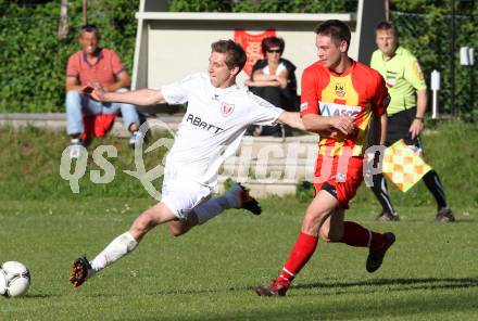 Fussball. Kaerntner Liga. Atus Ferlach gegen ATSV Wolfsberg. Markus Dixer,  (Ferlach), Alexander Kirisits (Wolfsberg). Ferlach, 17.5.2012.
Foto. Kuess
---
pressefotos, pressefotografie, kuess, qs, qspictures, sport, bild, bilder, bilddatenbank