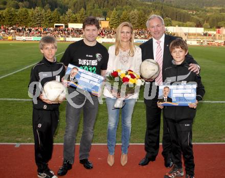 Fussball. Erste Liga.  WAC/St. Andrae gegen LASK Linz. Landeshauptmann Gerhard Doerfler, Waltraud Riegler, Dietmar Riegler. Wolfsberg, 18.5.2012. 
Foto: Kuess

---
pressefotos, pressefotografie, kuess, qs, qspictures, sport, bild, bilder, bilddatenbank