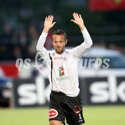 Fussball. Erste Liga.  WAC/St. Andrae gegen LASK Linz. Hannes jochum verabschiedet sich von den Fans (WAC). Wolfsberg, 18.5.2012. 
Foto: Kuess

---
pressefotos, pressefotografie, kuess, qs, qspictures, sport, bild, bilder, bilddatenbank