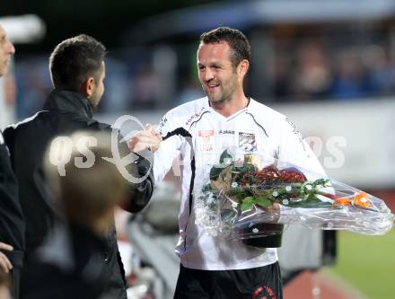 Fussball. Erste Liga.  WAC/St. Andrae gegen LASK Linz. Hannes Jochum wird von Trainer Nenad Bjelica verabschiedet (WAC). Wolfsberg, 18.5.2012. 
Foto: Kuess

---
pressefotos, pressefotografie, kuess, qs, qspictures, sport, bild, bilder, bilddatenbank