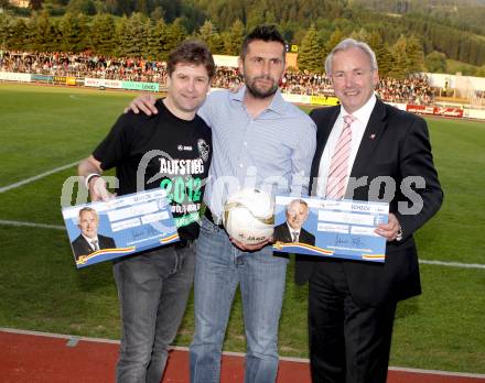 Fussball. Erste Liga.  WAC/St. Andrae gegen LASK Linz. Landeshauptmann Gerhard Doerfler, Trainer Nenad Bjelica, Dietmar Riegler. Wolfsberg, 18.5.2012. 
Foto: Kuess

---
pressefotos, pressefotografie, kuess, qs, qspictures, sport, bild, bilder, bilddatenbank