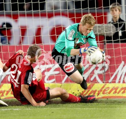 Fussball. Erste Liga.  WAC/St. Andrae gegen LASK Linz.  Christian Dobnik,  (WAC), Johannes Aigner (LASK). Wolfsberg, 18.5.2012. 
Foto: Kuess

---
pressefotos, pressefotografie, kuess, qs, qspictures, sport, bild, bilder, bilddatenbank