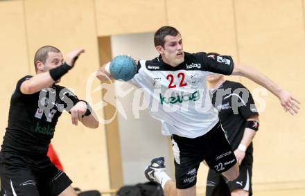 Handball Bundesliga. SC Ferlach gegen HCK 59. Dean Pomorisac,  (Ferlach), Anton Praeprost (HCK). Ferlach, 19.5.2012.
Foto: Kuess
---
pressefotos, pressefotografie, kuess, qs, qspictures, sport, bild, bilder, bilddatenbank
