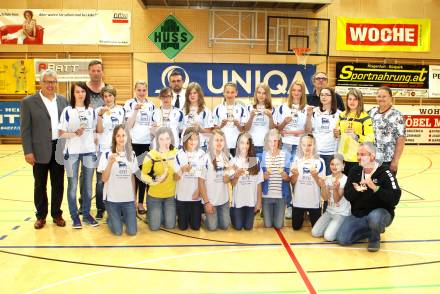Ehrung fuer das Erreichen des Kaerntner Meistertitels bei den Maedchen der Altersklassen U11, U12, U13. SC Ferlach. . Ferlach, 19.5.2012.
Foto: Kuess
---
pressefotos, pressefotografie, kuess, qs, qspictures, sport, bild, bilder, bilddatenbank