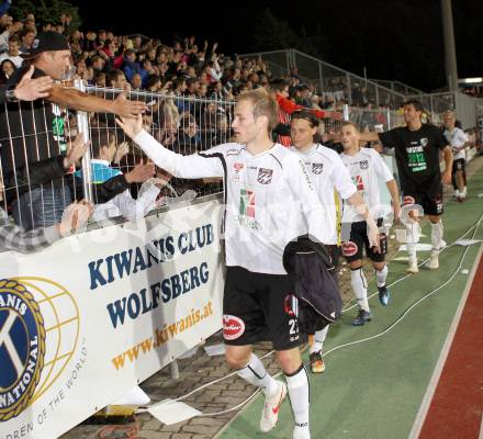 Fussball. Erste Liga.  WAC/St. Andrae gegen LASK Linz. Meisterfeier.  Danijel Micic, Dario Baldauf, Fans. Wolfsberg, 18.5.2012. 
Foto: Kuess

---
pressefotos, pressefotografie, kuess, qs, qspictures, sport, bild, bilder, bilddatenbank