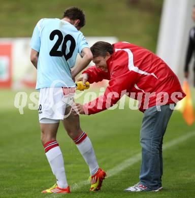 Fussball Kaerntner Liga. St. Veit gegen Treibach. Kevin Vaschauner, Sektionsleiter Arno Tamegger (St. Veit). St. Veit, am 16.5.2012.
Foto: Kuess
---
pressefotos, pressefotografie, kuess, qs, qspictures, sport, bild, bilder, bilddatenbank