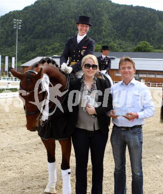Reiten. Alpen-Adria-Dressage Trophy im Glock Horse Performance Center.    Karin Kosak, Kathrin Glock, Hannes Jagerhofer. Treffen, 20.5.2012.
Foto: Kuess
---
pressefotos, pressefotografie, kuess, qs, qspictures, sport, bild, bilder, bilddatenbank
