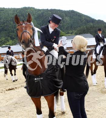 Reiten. Alpen-Adria-Dressage Trophy im Glock Horse Performance Center.    Karin Kosak, Kathrin Glock. Treffen, 20.5.2012.
Foto: Kuess
---
pressefotos, pressefotografie, kuess, qs, qspictures, sport, bild, bilder, bilddatenbank