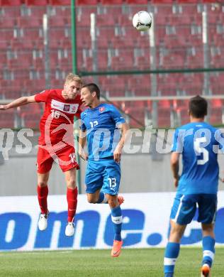 Fussball Laenderspiel. Woerthersee Stadion. Testspiel. Slowakei gegen Polen. Filip Holosko, (Slowakei), Damien Perquis  (Polen). Klagenfurt, 26.5.2012
Foto: Kuess

---
pressefotos, pressefotografie, kuess, qs, qspictures, sport, bild, bilder, bilddatenbank