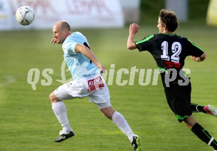 Fussball Kaerntner Liga. FC St. Veit gege Rapid Lienz. Andrej Tasic, (St. Veit), Dennis Jeller  (Lienz). St. Veit, 26.5.2012.
Foto: Kuess
---
pressefotos, pressefotografie, kuess, qs, qspictures, sport, bild, bilder, bilddatenbank