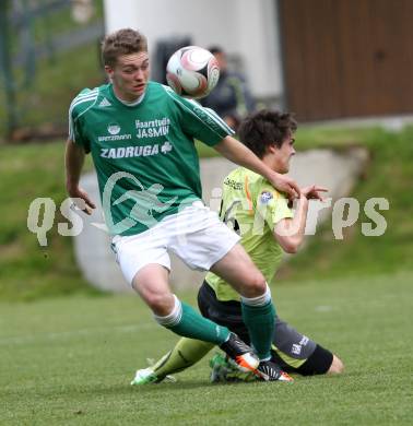 Fussball Unterliga Ost. DSG Sele Zell gegen St. Michael/Bleiburg. Gabriel Gregorn (Zell), Matija Smrtnik (St. Michael/Bl.). Zell Pfarre, am 27.5.2012.
Foto: Kuess
---
pressefotos, pressefotografie, kuess, qs, qspictures, sport, bild, bilder, bilddatenbank