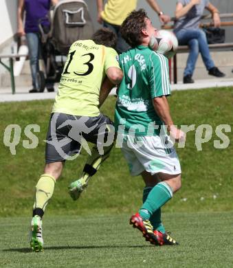 Fussball Unterliga Ost. DSG Sele Zell gegen St. Michael/Bleiburg. Toni Smrtnik (Zell), Juergen Galo (St. Michael/Bl.). Zell Pfarre, am 27.5.2012.
Foto: Kuess
---
pressefotos, pressefotografie, kuess, qs, qspictures, sport, bild, bilder, bilddatenbank