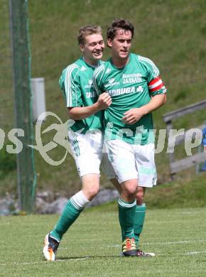 Fussball Unterliga Ost. DSG Sele Zell gegen St. Michael/Bleiburg.  Matija Smrtnik, Juergen Galo (St. Michael/Bl.). Zell Pfarre, am 27.5.2012.
Foto: Kuess
---
pressefotos, pressefotografie, kuess, qs, qspictures, sport, bild, bilder, bilddatenbank