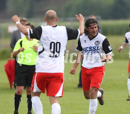 Fussball KFV Cup. SV Kraig gegen SV Spittal/Drau. Torjubel Carlos Chaile (Spittal). Kraig, am 28.5.2012.
Foto: Kuess
---
pressefotos, pressefotografie, kuess, qs, qspictures, sport, bild, bilder, bilddatenbank