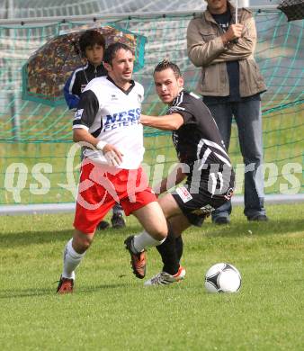 Fussball KFV Cup. SV Kraig gegen SV Spittal/Drau. Stefan Stampfer (Kraig), Juergen Pichorner (Spittal). Kraig, am 28.5.2012.
Foto: Kuess
---
pressefotos, pressefotografie, kuess, qs, qspictures, sport, bild, bilder, bilddatenbank