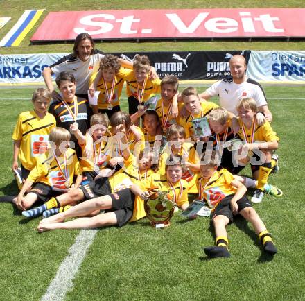 Fussball Schuelerliga. Spiel um Platz 1. FSSZ Spittal/Drau, BG BRG Villach-Perau. Jubel Spittal. St. Veit, am 31.5.2012.
Foto: Kuess
---
pressefotos, pressefotografie, kuess, qs, qspictures, sport, bild, bilder, bilddatenbank