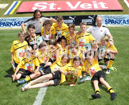 Fussball Schuelerliga. Spiel um Platz 1. FSSZ Spittal/Drau, BG BRG Villach-Perau. Jubel Spittal. St. Veit, am 31.5.2012.
Foto: Kuess
---
pressefotos, pressefotografie, kuess, qs, qspictures, sport, bild, bilder, bilddatenbank