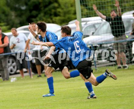 Fussball Kaerntner Liga. Drautal gegen St. Veit/Glan. Torjubel Gavran Denis, Sandriesser Rudolf (Drautal). Feistritz/Drau, 1.6.2012.
Foto: Kuess
---
pressefotos, pressefotografie, kuess, qs, qspictures, sport, bild, bilder, bilddatenbank
