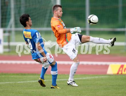 Fussball Regionalliga. VSV gegen Wels FC. Denis Curic,  (VSV), Florian Froschauer (Wels). Villach, 1.6.2012.
Foto: Kuess
---
pressefotos, pressefotografie, kuess, qs, qspictures, sport, bild, bilder, bilddatenbank