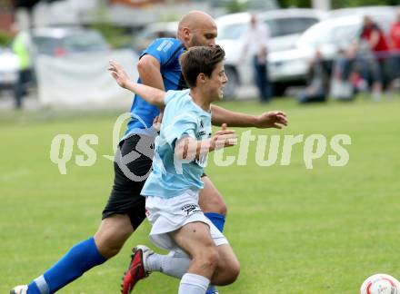 Fussball Kaerntner Liga. Drautal gegen St. Veit/Glan. Peric Luka (Drautal), Rupprecht Patrick (St.Veit). Feistritz/Drau, 1.6.2012.
Foto: Kuess
---
pressefotos, pressefotografie, kuess, qs, qspictures, sport, bild, bilder, bilddatenbank