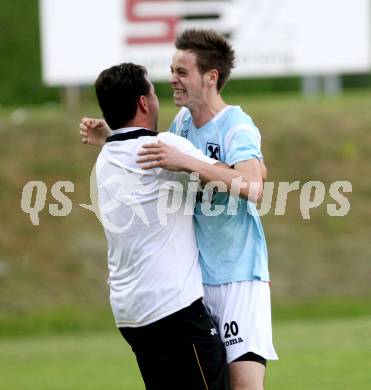 Fussball Kaerntner Liga. Drautal gegen St. Veit/Glan. Torjubel Vaschauner Kevin, Kaiser Martin  (St.Veit). Feistritz/Drau, 1.6.2012.
Foto: Kuess
---
pressefotos, pressefotografie, kuess, qs, qspictures, sport, bild, bilder, bilddatenbank