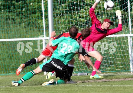 Fussball. 1. Klasse B. Feffernitz gegen Admira Villach. Hohengasser Daniel (Feffernitz), Weghofer Marco (Admira Villach). Feffernitz, 2.6.2012.
Foto: Kuess
---
pressefotos, pressefotografie, kuess, qs, qspictures, sport, bild, bilder, bilddatenbank