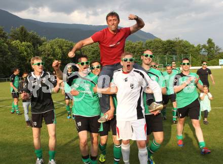 Fussball. 1. Klasse B. Feffernitz gegen Admira Villach. Jubel Trainer Stefan Pusterhofer (Feffernitz). Feffernitz, 2.6.2012.
Foto: Kuess
---
pressefotos, pressefotografie, kuess, qs, qspictures, sport, bild, bilder, bilddatenbank