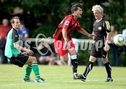 Fussball. 1. Klasse B. Feffernitz gegen Admira Villach. Hohengasser Daniel (Feffernitz), Zararsiz Buhari (Admira Villach). Feffernitz, 2.6.2012.
Foto: Kuess
---
pressefotos, pressefotografie, kuess, qs, qspictures, sport, bild, bilder, bilddatenbank