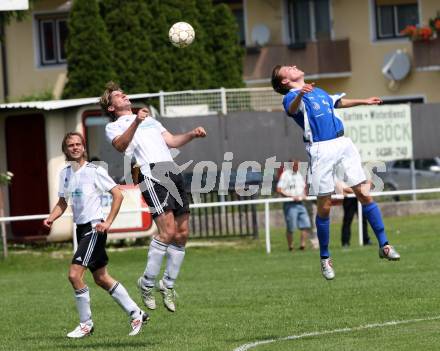 Fussball. Kaerntner Liga. Eberndorf gegen Maria Saal. Nachbar Patrick, Kummer Horst Ernst (Eberndorf), Nuck Christian (Maria Saal). Eberndorf, 3.6.2012.
Foto: Kuess
---
pressefotos, pressefotografie, kuess, qs, qspictures, sport, bild, bilder, bilddatenbank