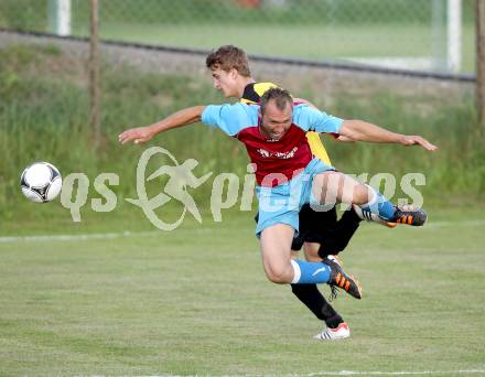 Fussball. 2. Klasse B. Koestenberg gegen Drautal. Ronacher Thomas Josef (Koestenberg), Mazzarella Alexander (Drautal). Koestenberg, 3.6.2012. 
Foto: Kuess
---
pressefotos, pressefotografie, kuess, qs, qspictures, sport, bild, bilder, bilddatenbank
