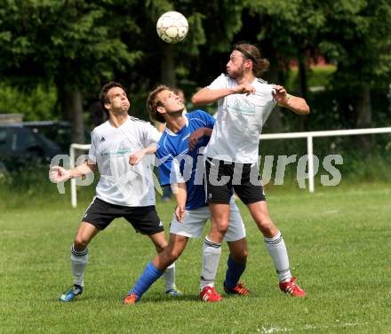 Fussball. Kaerntner Liga. Eberndorf gegen Maria Saal. Golautschnig Stefan, Petek Marijan (K) (Eberndorf), Walzl Bernhard (Maria Saal). Eberndorf, 3.6.2012.
Foto: Kuess
---
pressefotos, pressefotografie, kuess, qs, qspictures, sport, bild, bilder, bilddatenbank