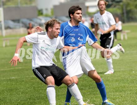 Fussball. Kaerntner Liga. Eberndorf gegen Maria Saal. Hobel Gernot (Eberndorf), Araujo Da Silva Filho Aldamir (Maria Saal). Eberndorf, 3.6.2012.
Foto: Kuess
---
pressefotos, pressefotografie, kuess, qs, qspictures, sport, bild, bilder, bilddatenbank