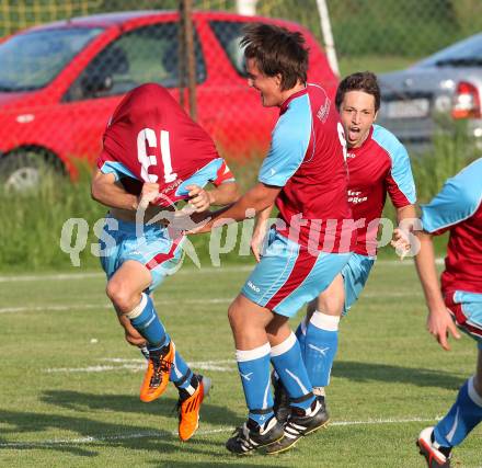 Fussball. 2. Klasse B. Koestenberg gegen Drautal. Torjubel (Koestenberg). Koestenberg, 3.6.2012. 
Foto: Kuess
---
pressefotos, pressefotografie, kuess, qs, qspictures, sport, bild, bilder, bilddatenbank