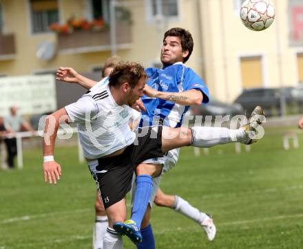 Fussball. Kaerntner Liga. Eberndorf gegen Maria Saal. Hobel Gernot (Eberndorf), Araujo Da Silva Filho Aldamir (Maria Saal). Eberndorf, 3.6.2012.
Foto: Kuess
---
pressefotos, pressefotografie, kuess, qs, qspictures, sport, bild, bilder, bilddatenbank