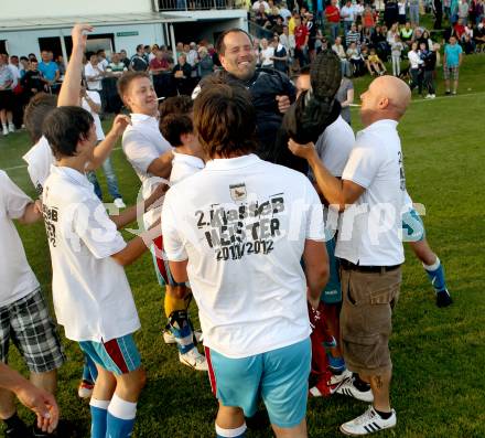 Fussball. 2. Klasse B. Koestenberg gegen Drautal. Jubel Koestenberg. Koestenberg, 3.6.2012. 
Foto: Kuess
---
pressefotos, pressefotografie, kuess, qs, qspictures, sport, bild, bilder, bilddatenbank